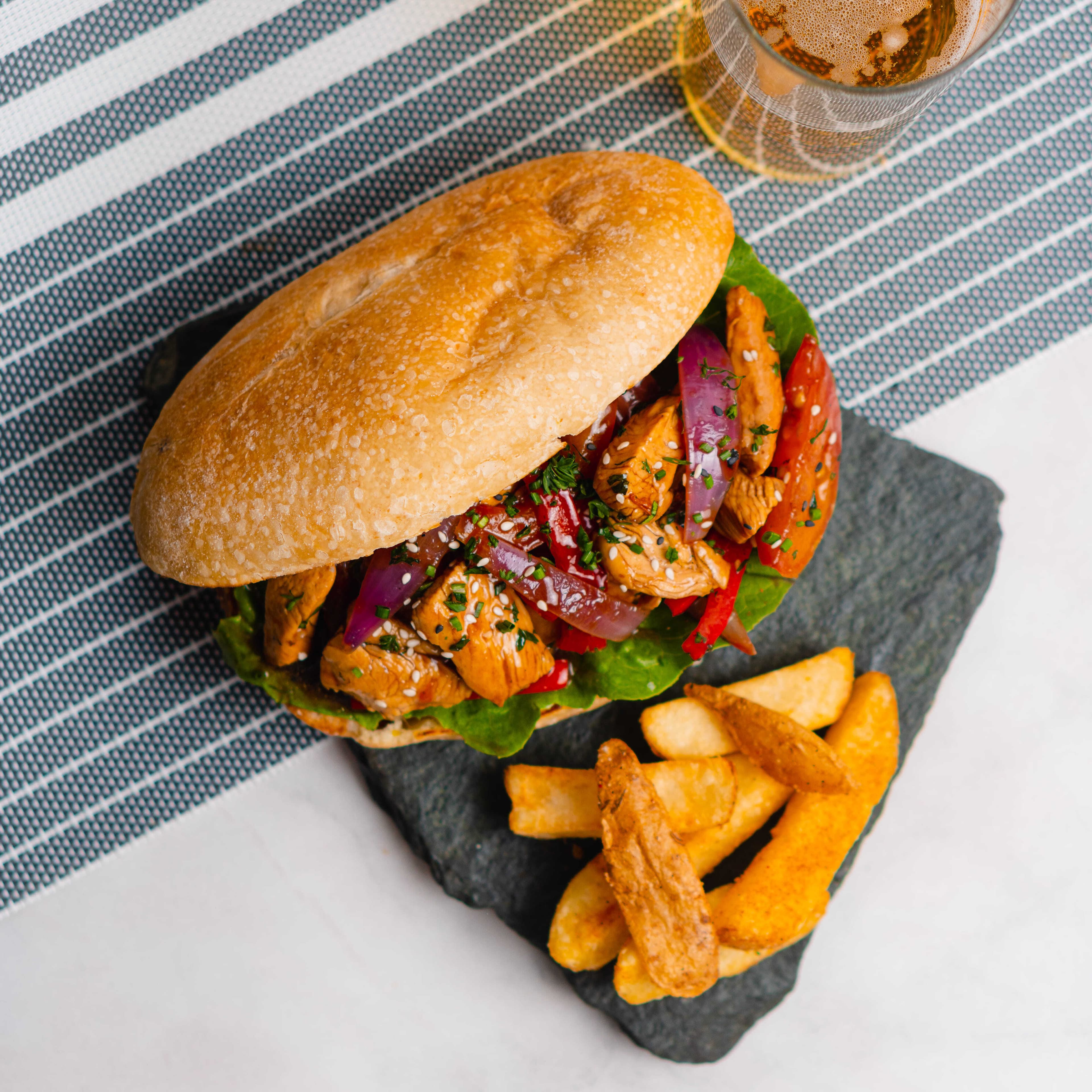 Sanguche de Pollo Saltado