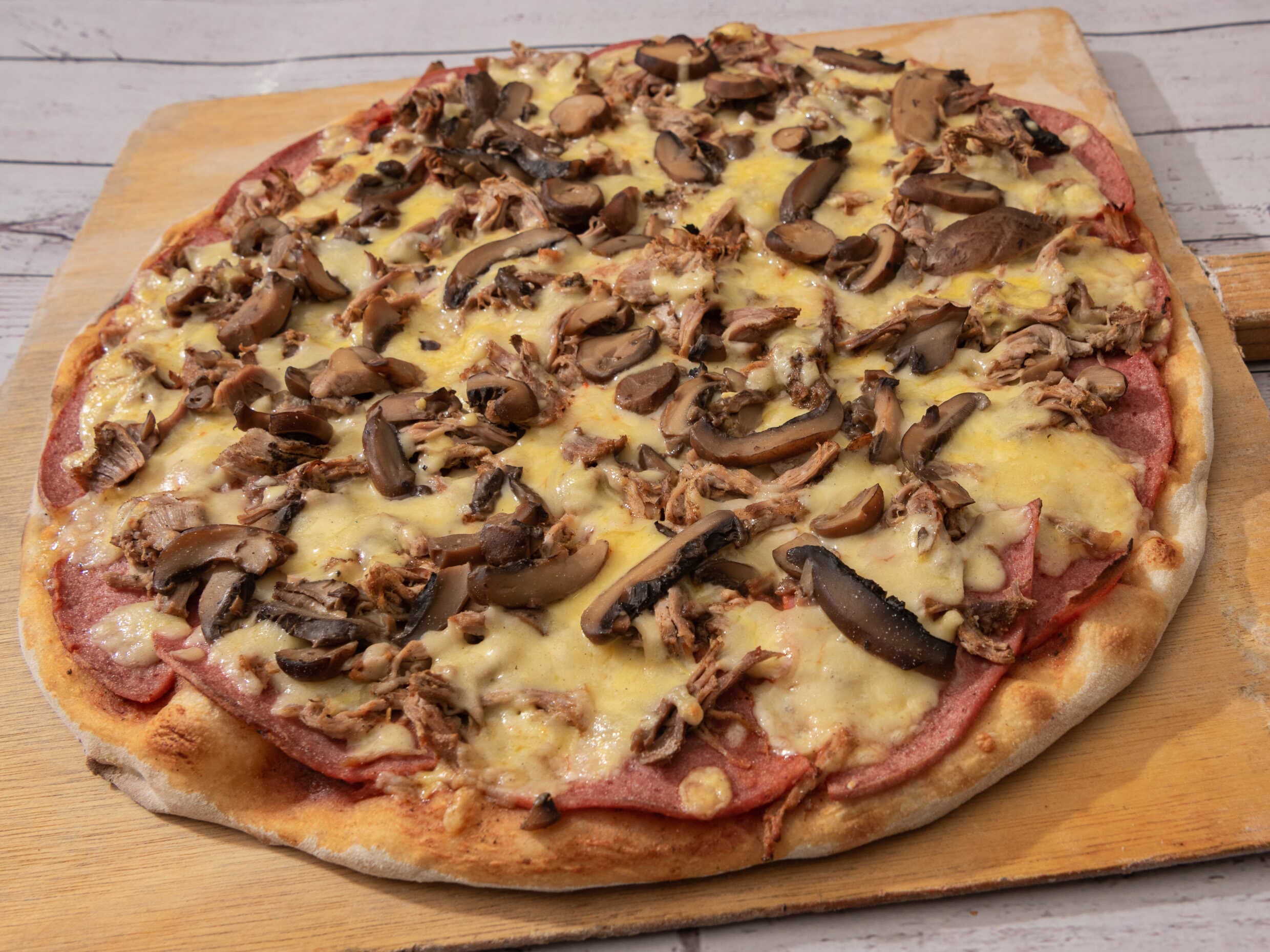 Pizza Mixta con Pan de Ajo