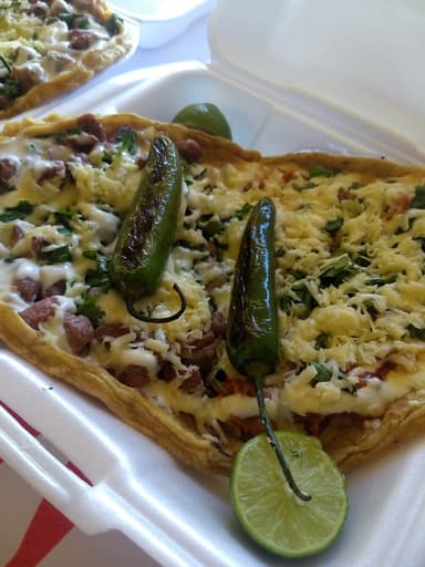 Huaraches de Guisado