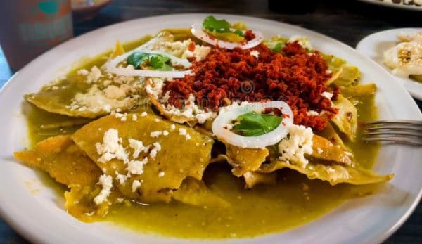 Chilaquiles Verdes con Longaniza Chicos