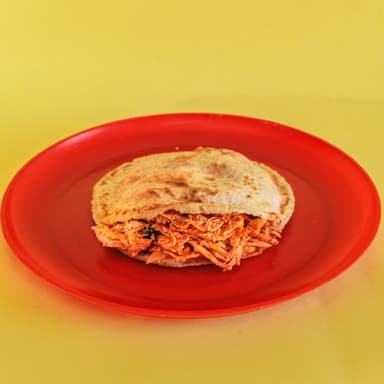 GORDITA DE TINGA DE POLLO