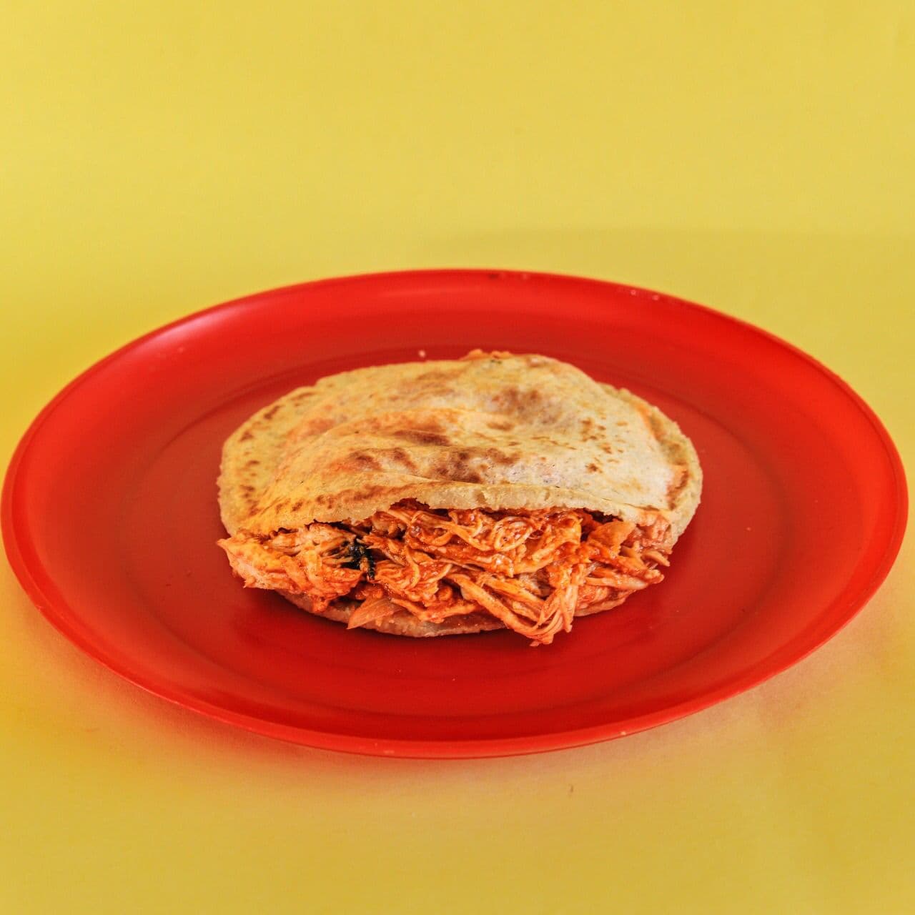 GORDITA DE TINGA DE POLLO