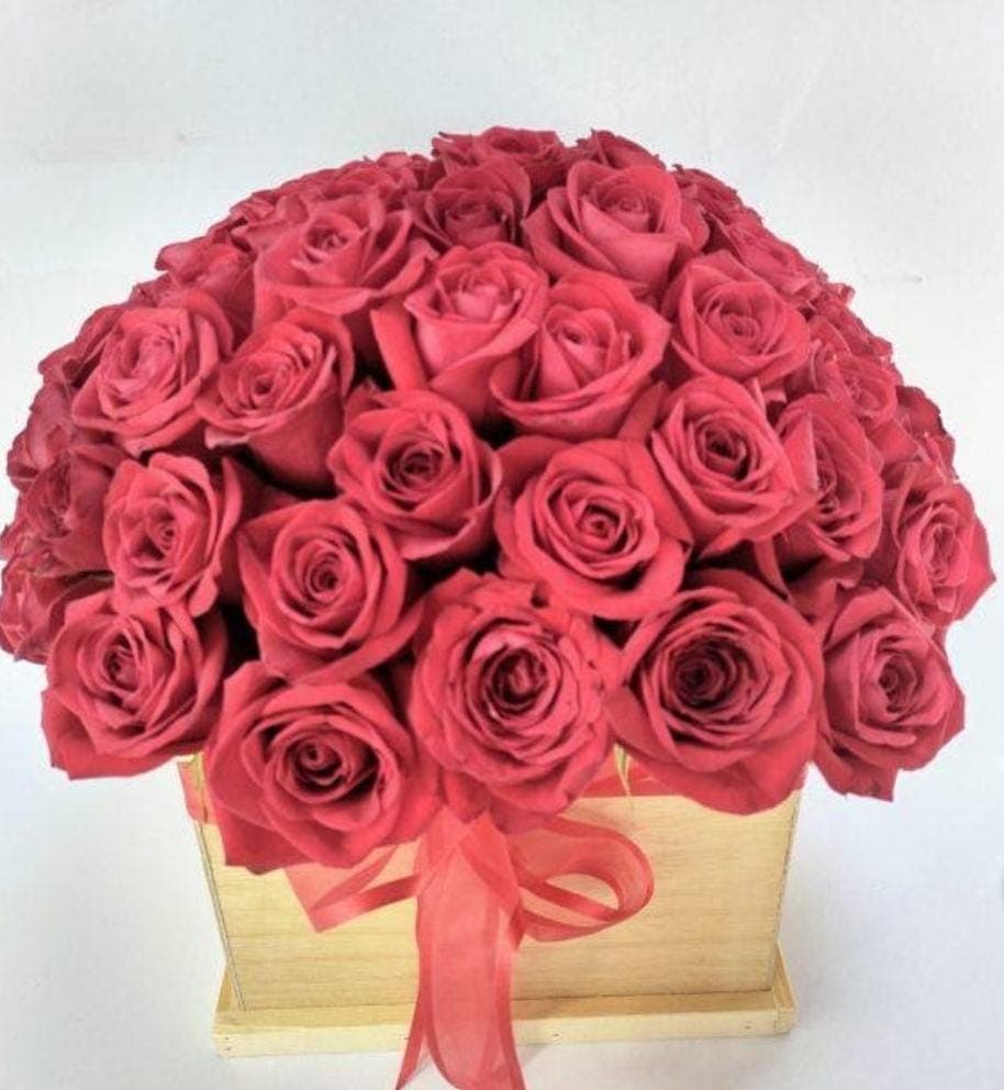 60 Rosas en Base de Madera