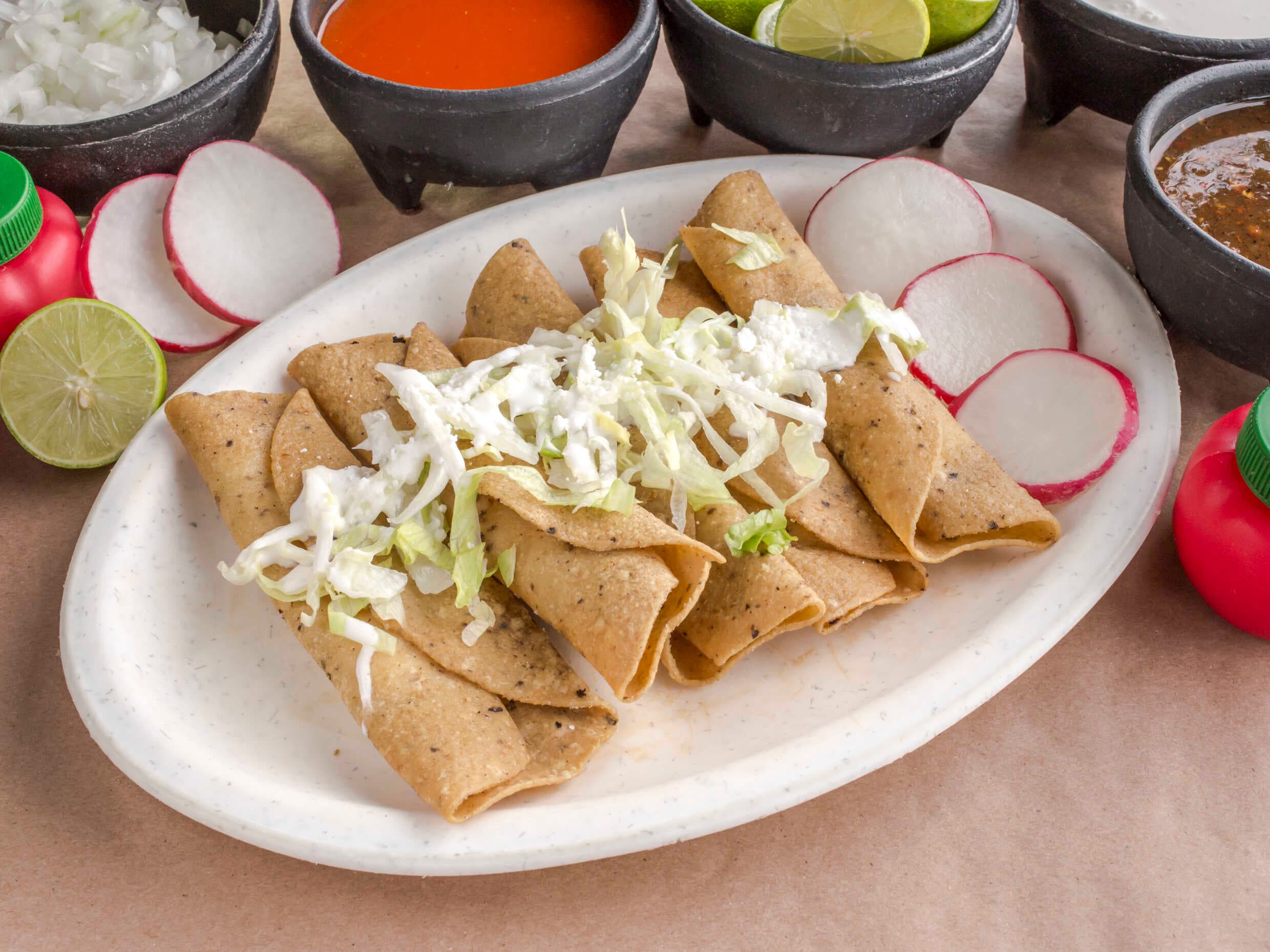 Orden de Tacos Dorados Sencillos 5 Piezas