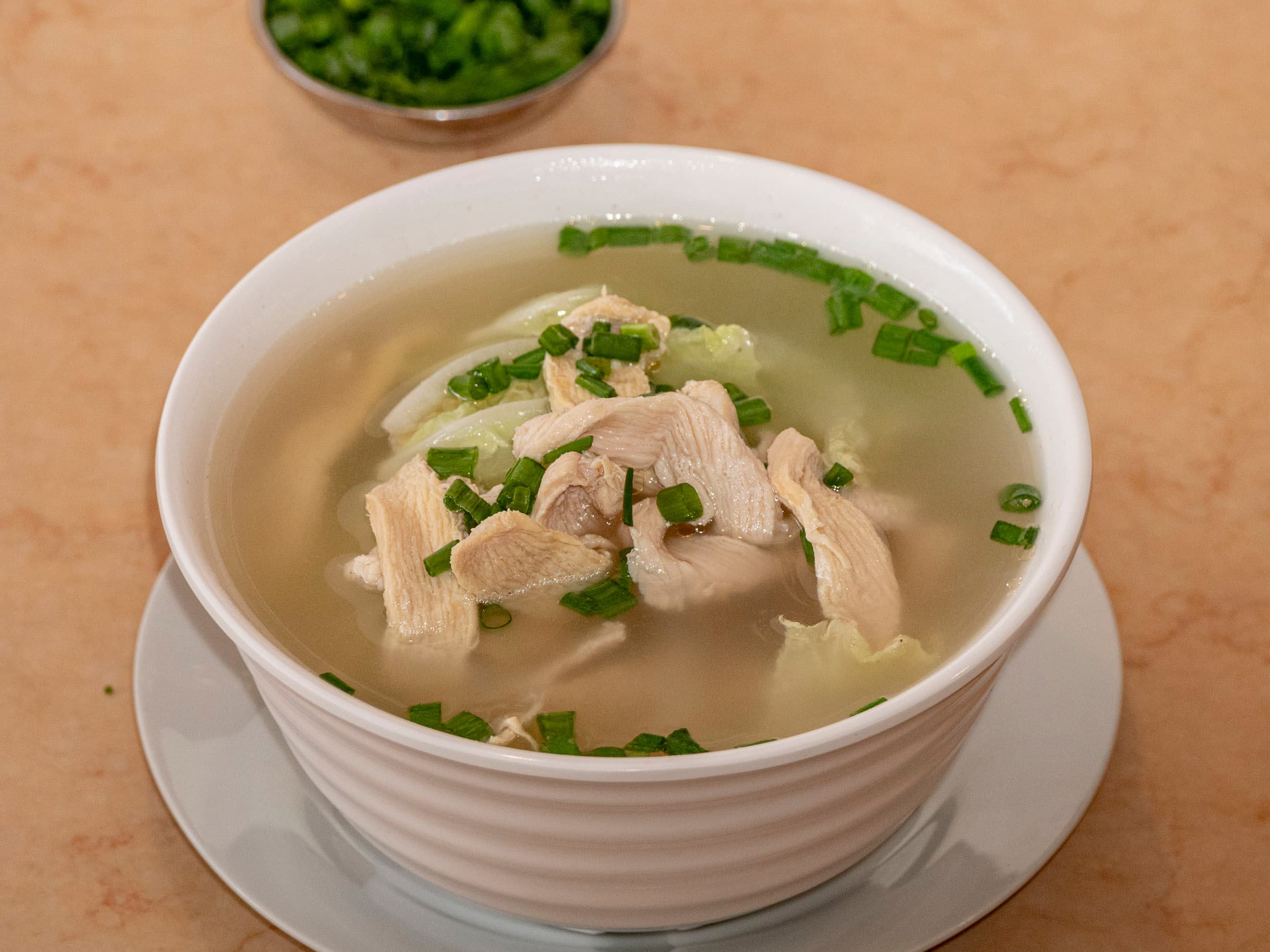 Caldo de Pollo con Fideo Chino