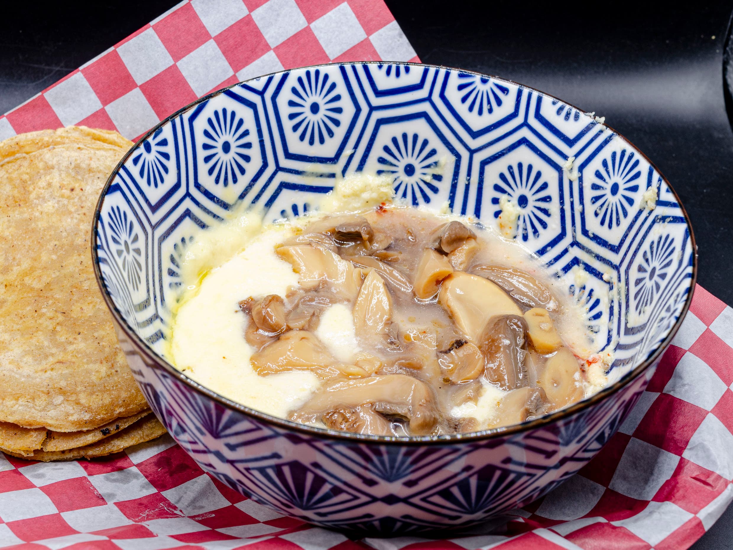 Queso Fundido con Champiñones