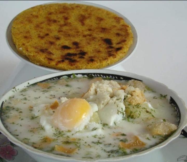 Caldo de Huevo+ Arepa + Carne