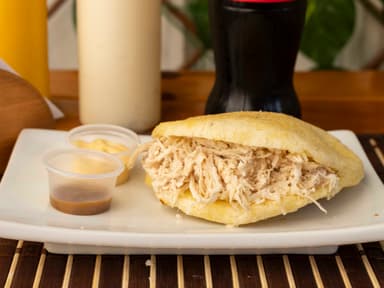 Arepa Queso Pollo