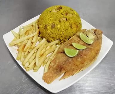 Arroz Paisa + Mojarra + Papa Francesa