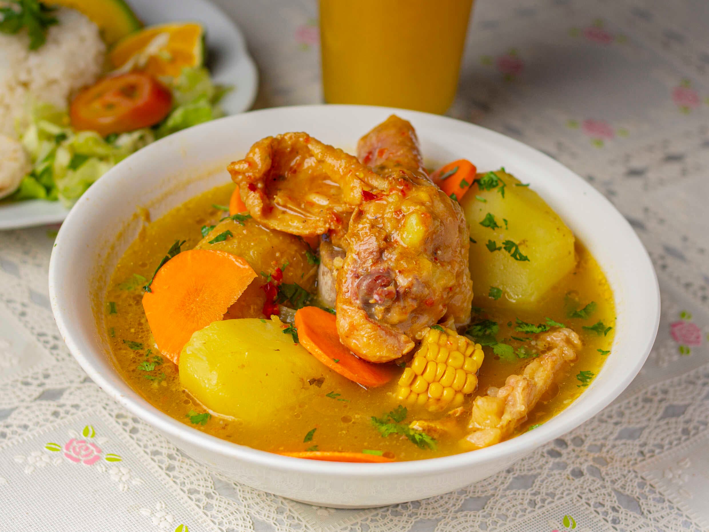 Sancocho de Pollo Mas Coca Cola 400 ml