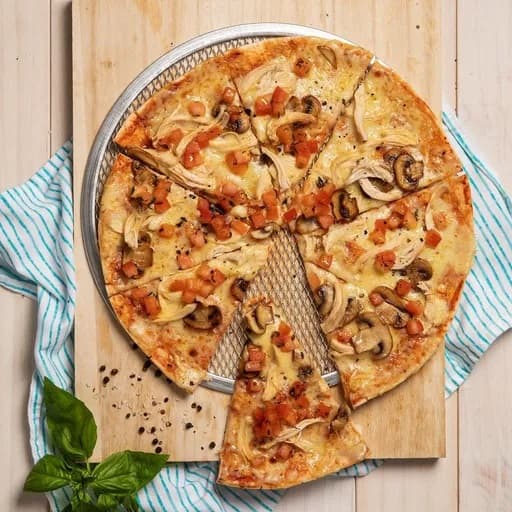 Pizza Pollo, Champiñones y Tocineta