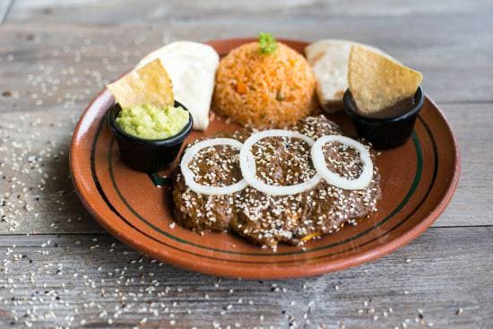 Mole Poblano con Pechuga Deshebrada
