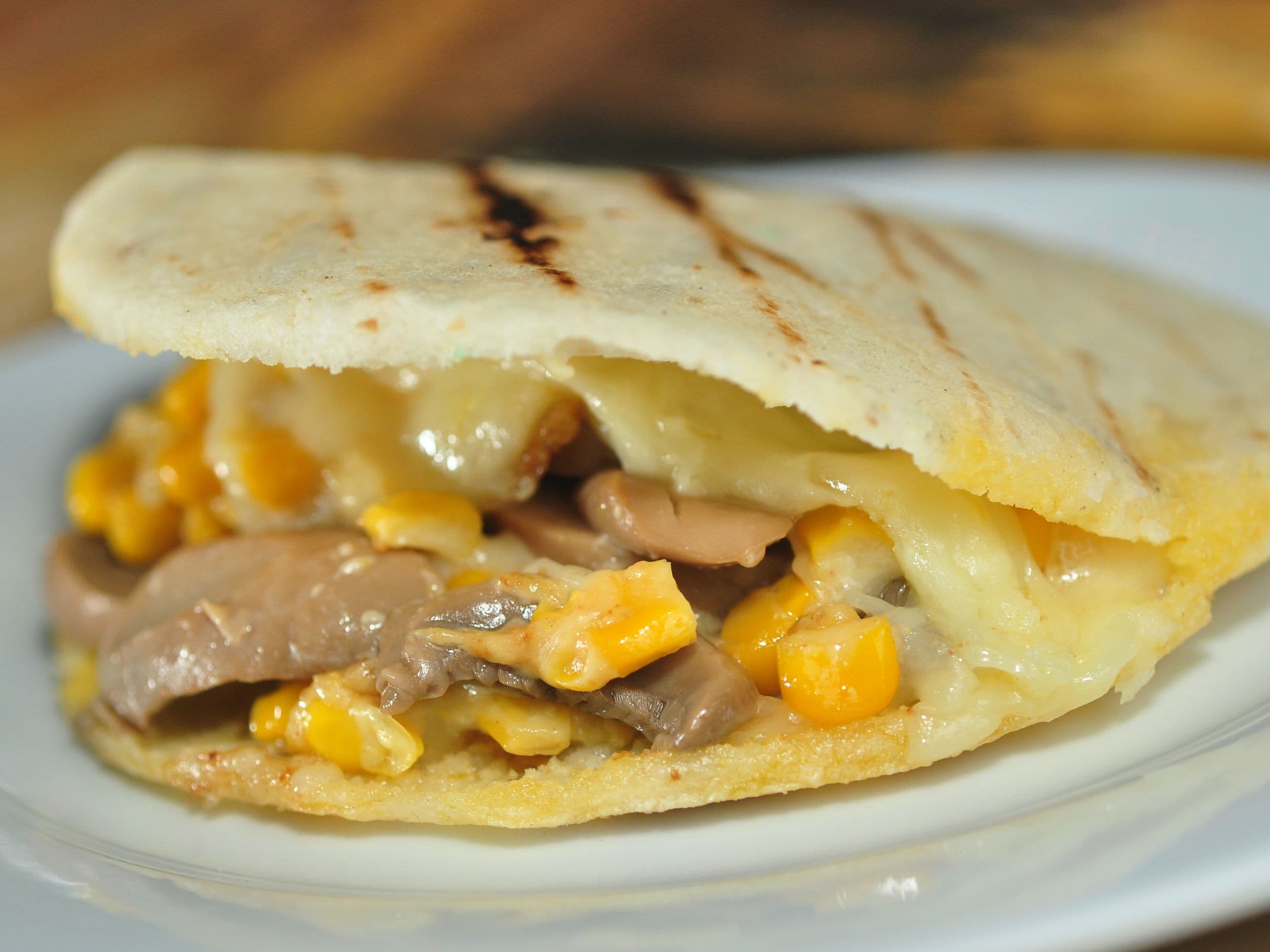 Arepa de Queso, Champiñones y Maicitos