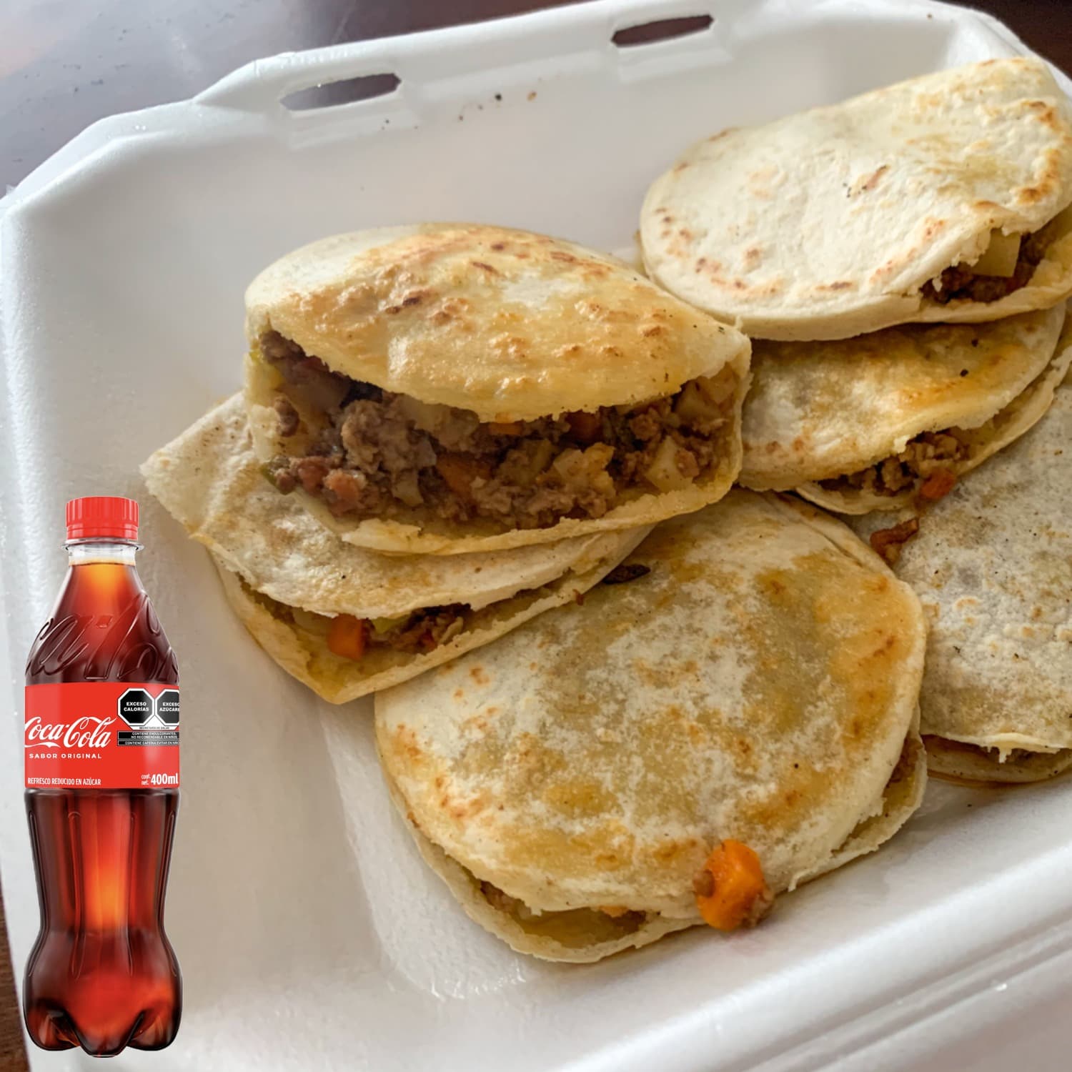 Combo-Coca Cola + 5 Gorditas + 1 Coca ColA