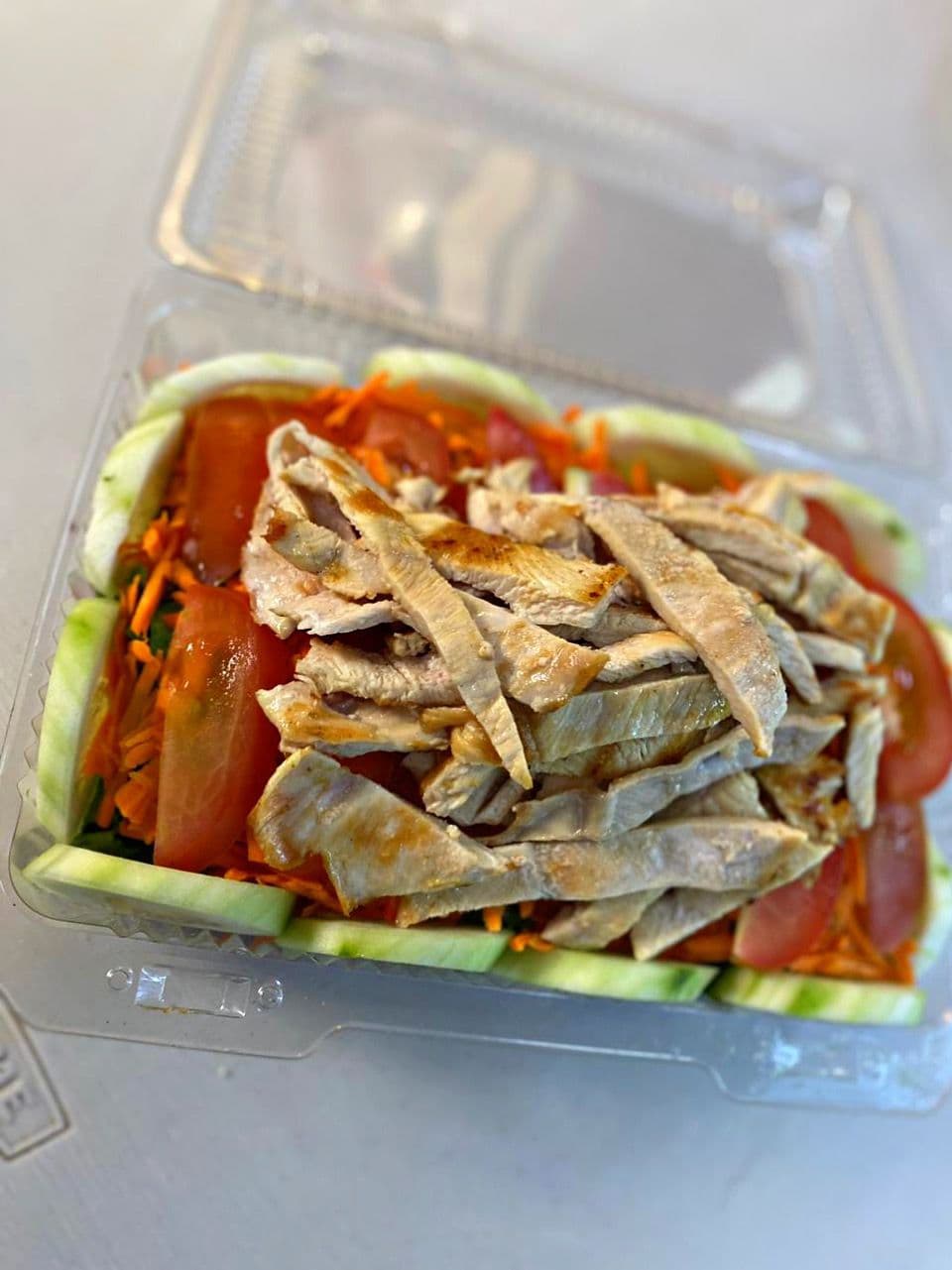 Ensalada de Pollo Asado César