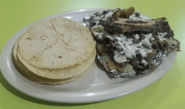 Papas con Chuleta de Res y Quesillo