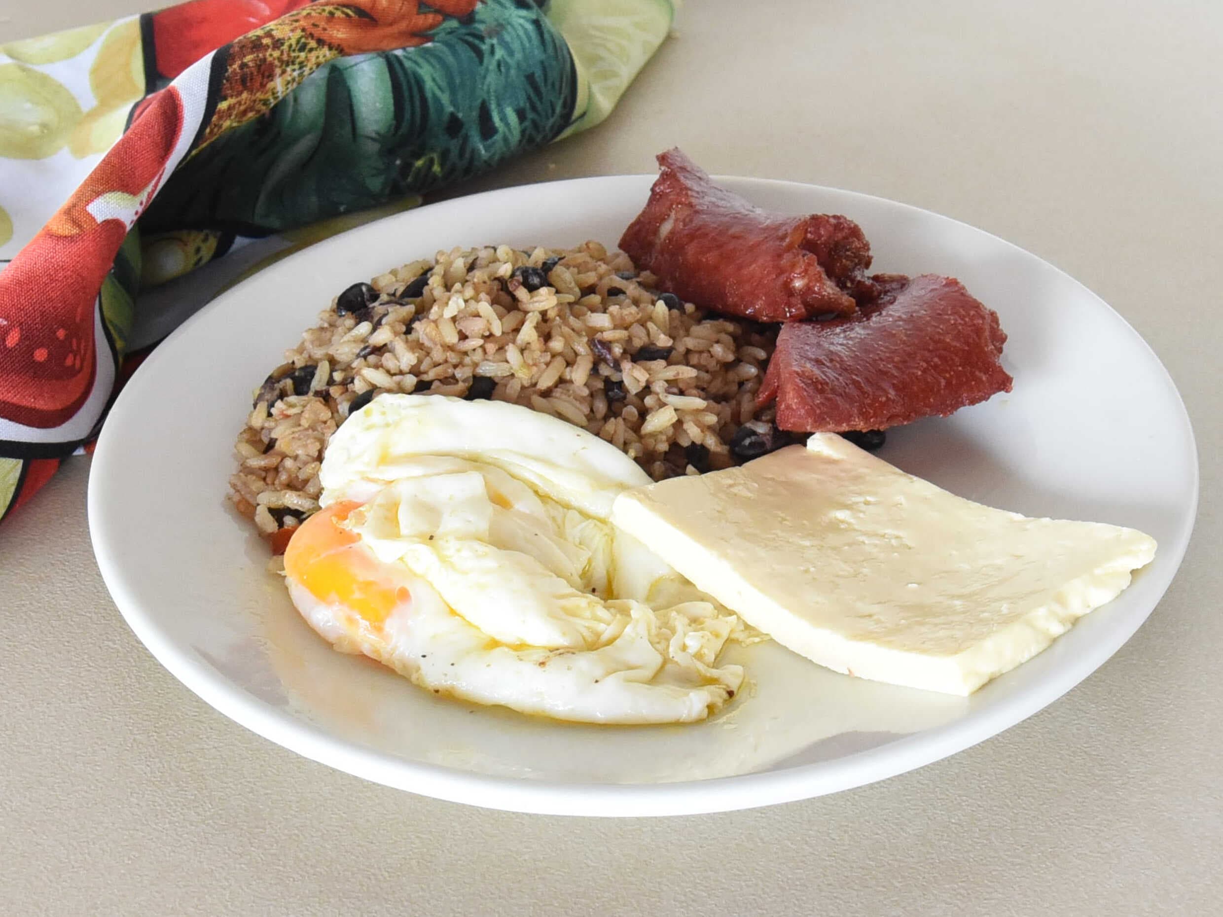 Gallo Pinto #1 + Bebida