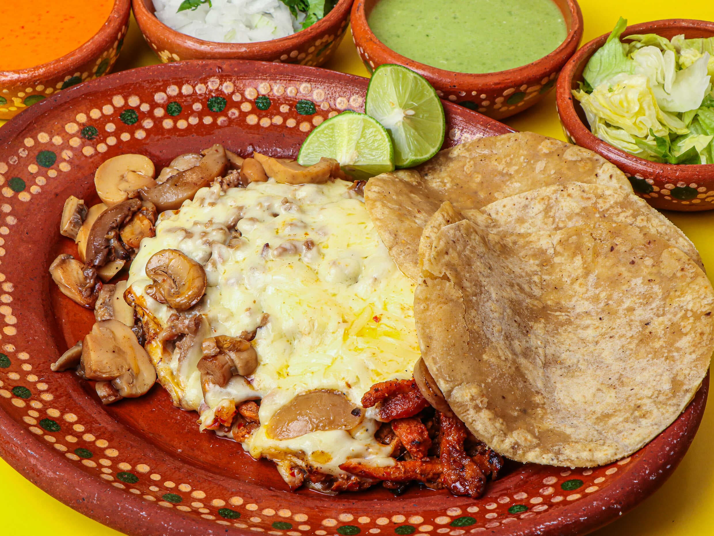 Taco Pastor con Queso