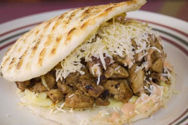 Arepa Rellena de Pollo