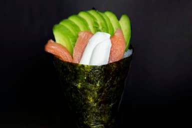 Temaki de salmón