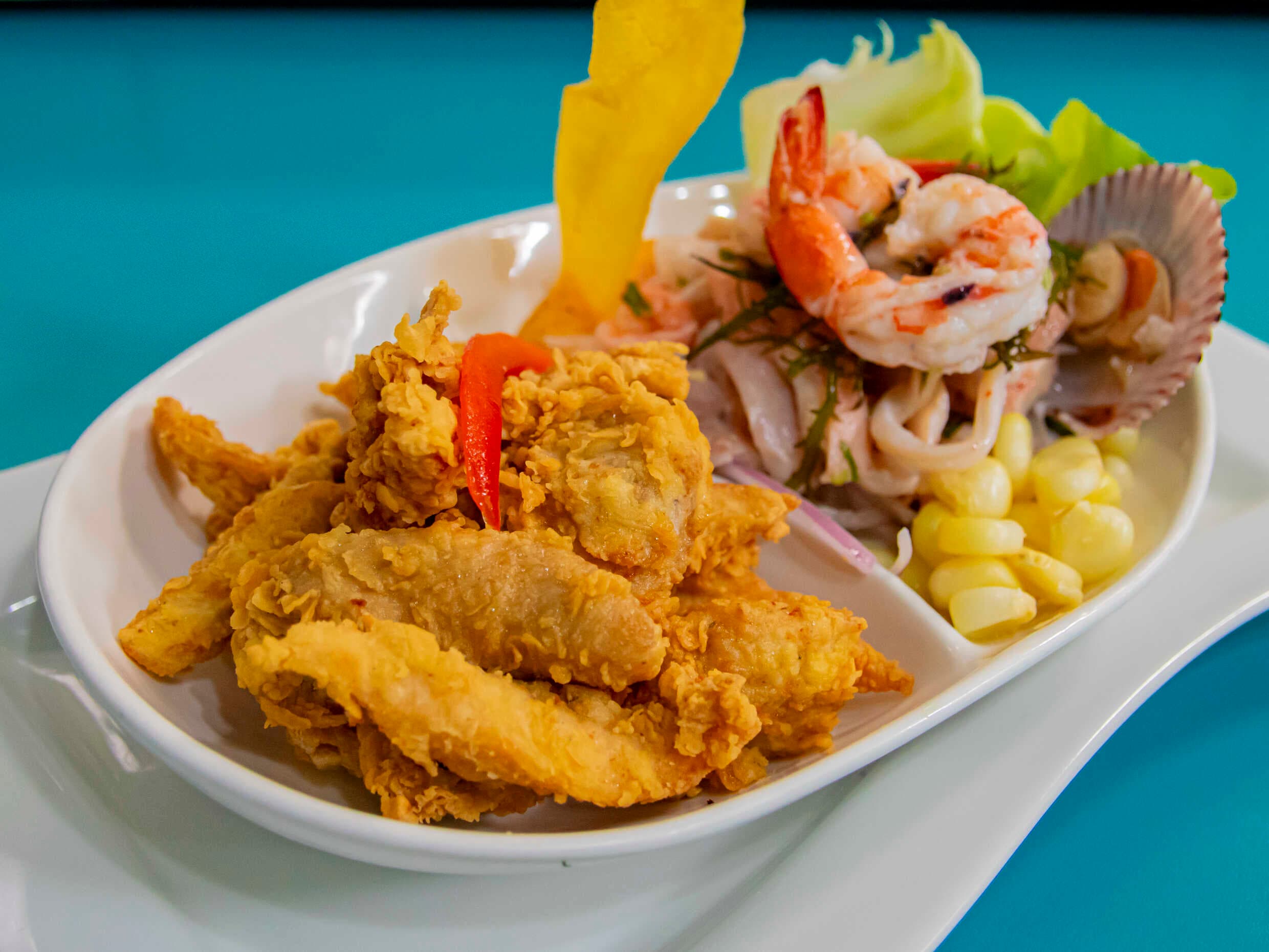 Ceviche Mixto con Chicharrón de Pescado
