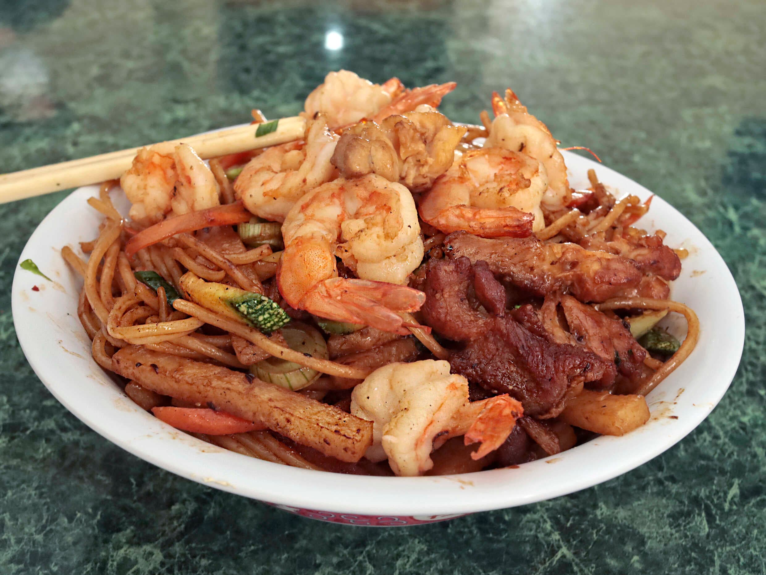 Lo Mein con Carne Mixto