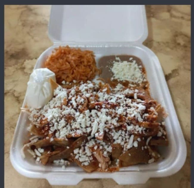 Chilaquiles Rojos con Pollo