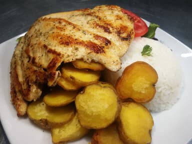 Pollo a la Plancha con Papas Doradas