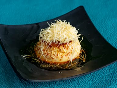 Flan con Queso Bola