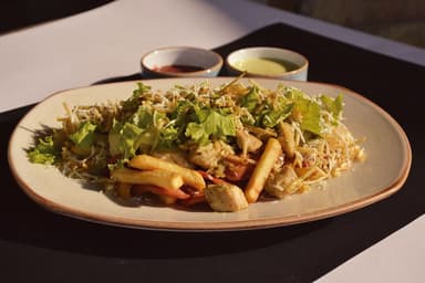Salchipapa de Pollo Salteada al Wok Personal