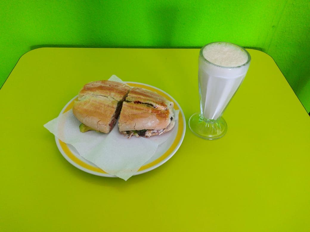 Combo de Licuado y Torta de Milanesa