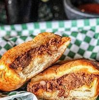 2 Tortas de Barbacoa y Agua Fresca 1 L