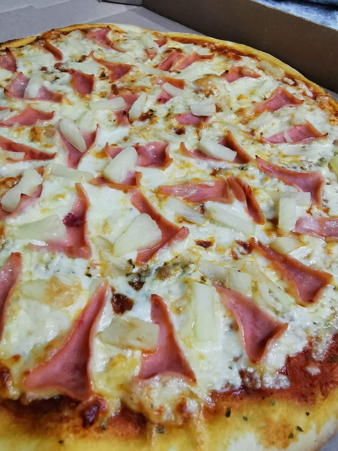 Pizza de 15 Pulgadas (1 a 2 Ingredientes)