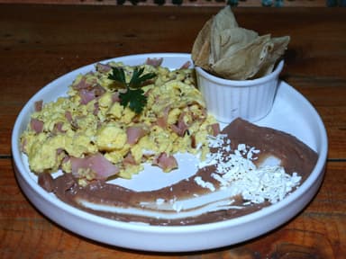 Huevo Revuelto con Jamón