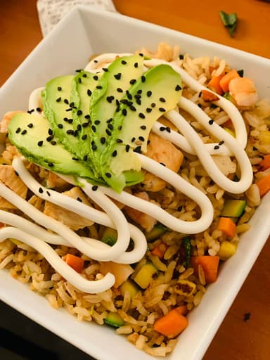 1/2 Kani Maki + 1/2 2 Quesos + Yakimeshi Esp + Beb