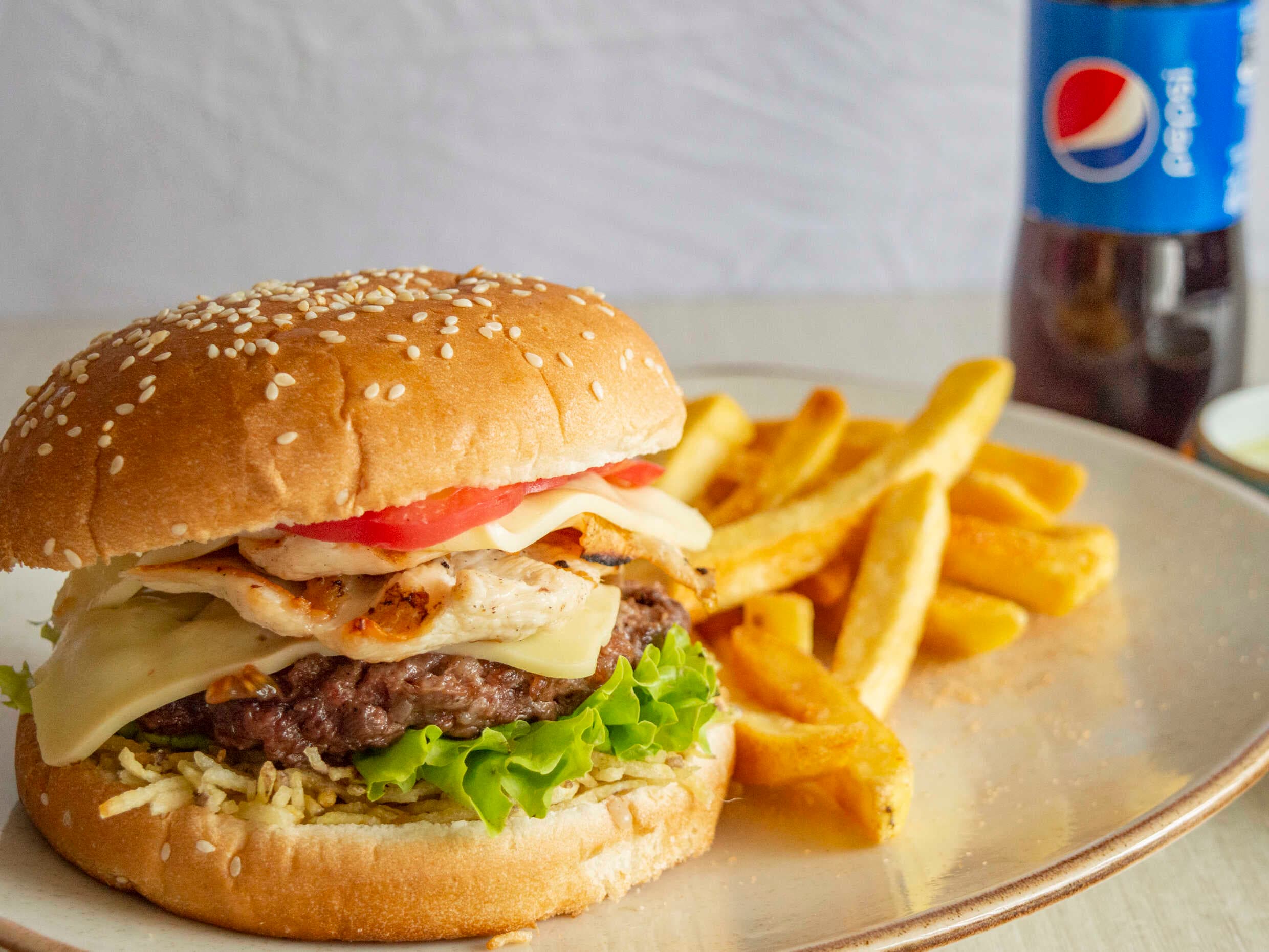 Hamburguesa Mixta En Combo