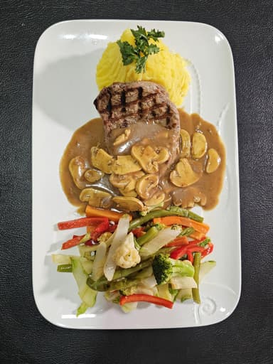 Lomito en Salsa de Hongos