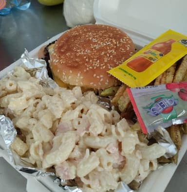 Hamburguesa en Paquete con Licuado
