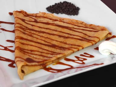 Crepa con Cajeta Coronado y Chispas de Chocolate