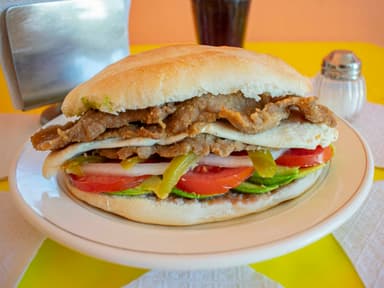 Combo Torta Milanesa Quesillo