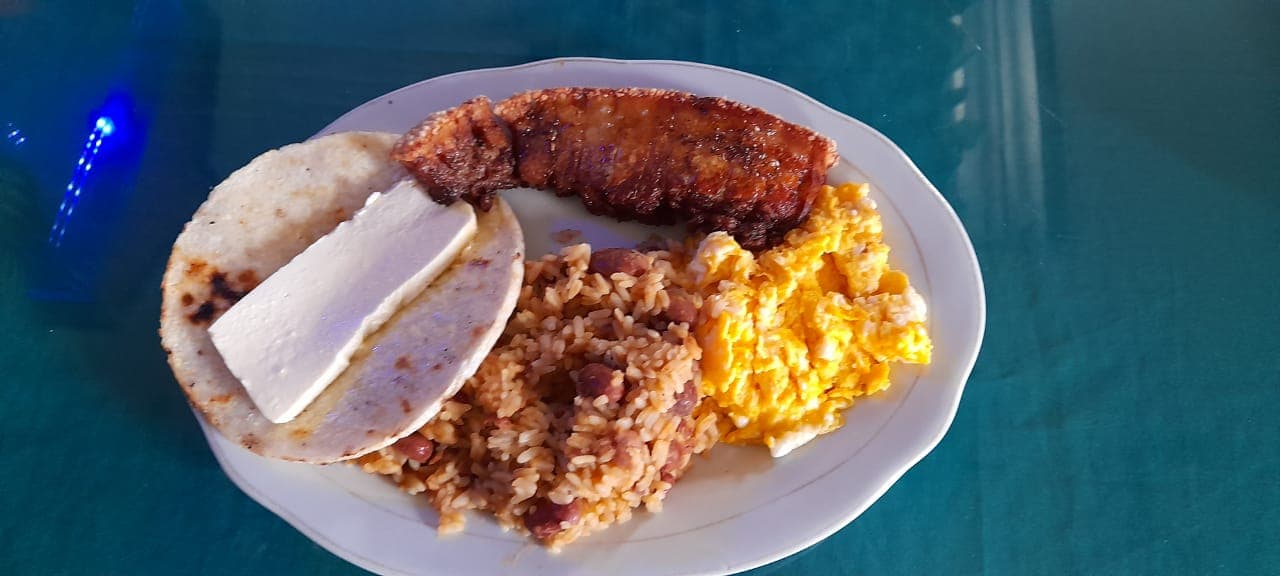 Calentado con chicharrón