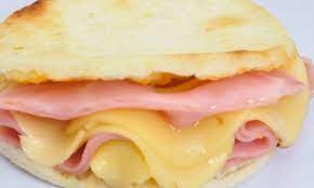 Arepa Doble Jamón y Doble Queso