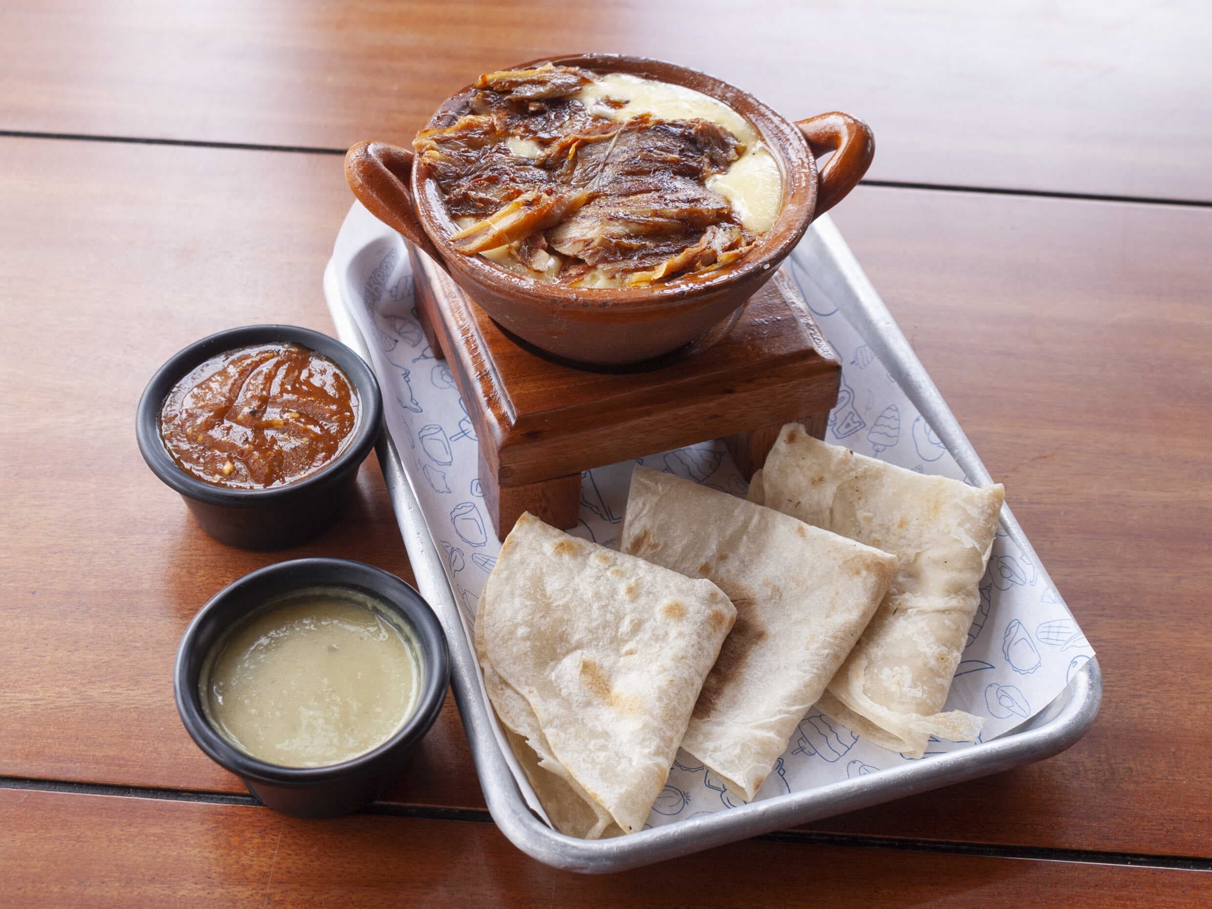 Queso Fundido con Pastor