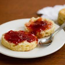 Bísquet con Mantequilla y Mermelada