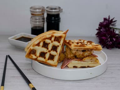 Waffle Sándwich Pollo Karague