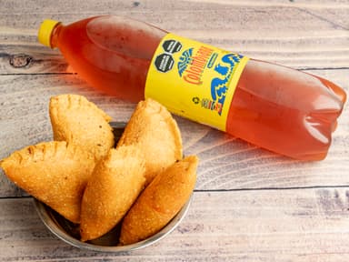 5 Empanadas + Postobon 1.5 LT