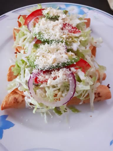 Flautas de Pollo 5 Piezas
