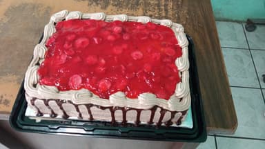 Pastel Cuadrado de 3 Leches con Crema de Chocolate