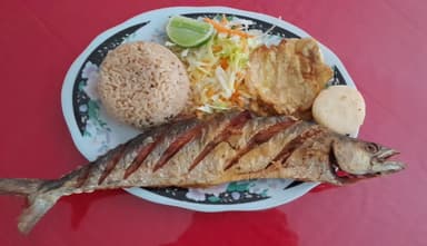 Comida con Sierra Frita Entera