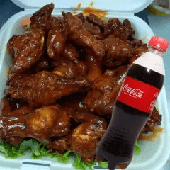 12 piezas de alitas mas coca cola de 450ml